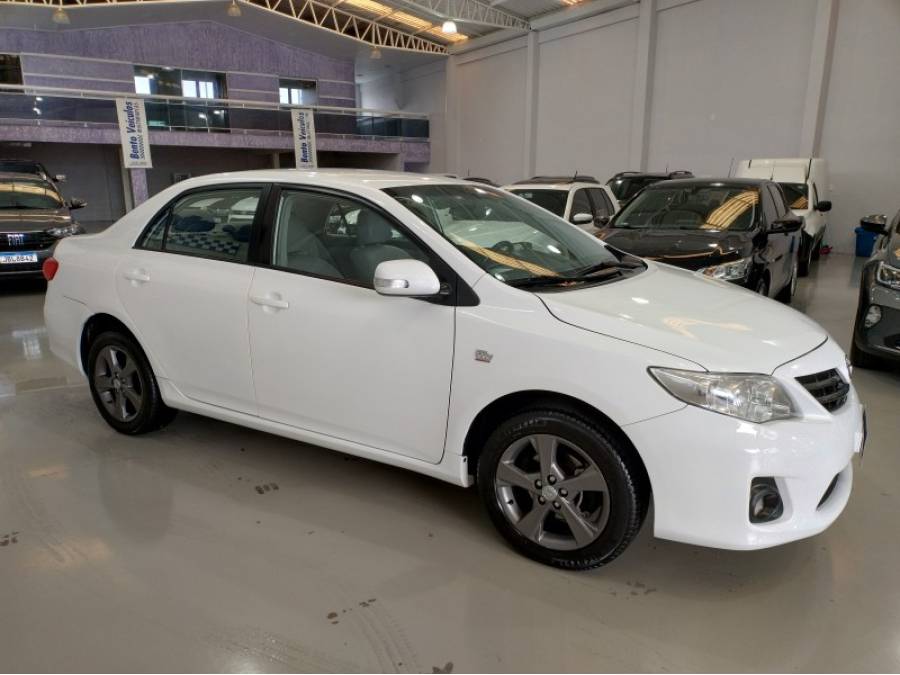 TOYOTA - COROLLA - 2013/2014 - Branca - R$ 74.900,00