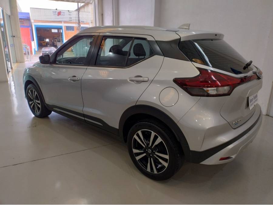 NISSAN - KICKS - 2021/2022 - Prata - R$ 102.900,00