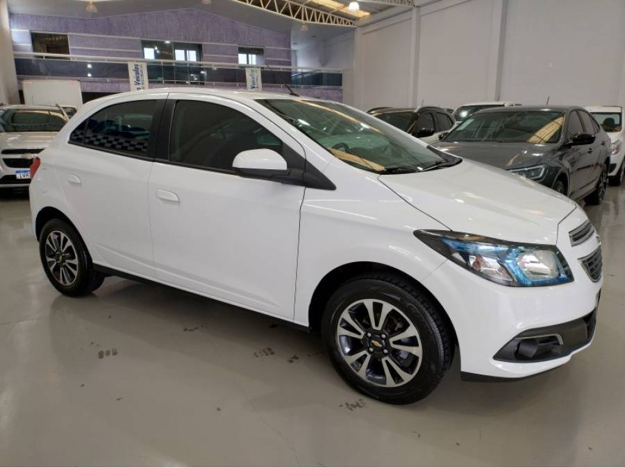 CHEVROLET - ONIX - 2013/2014 - Branca - R$ 53.900,00