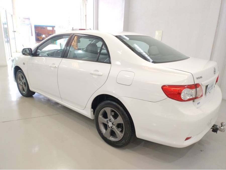TOYOTA - COROLLA - 2013/2014 - Branca - R$ 74.900,00