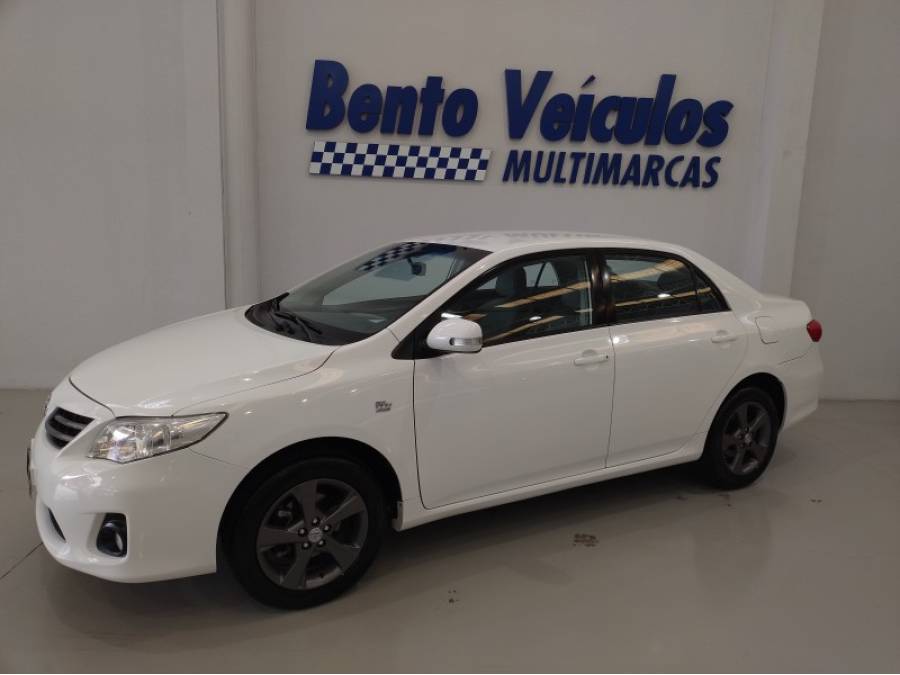 TOYOTA - COROLLA - 2013/2014 - Branca - R$ 74.900,00