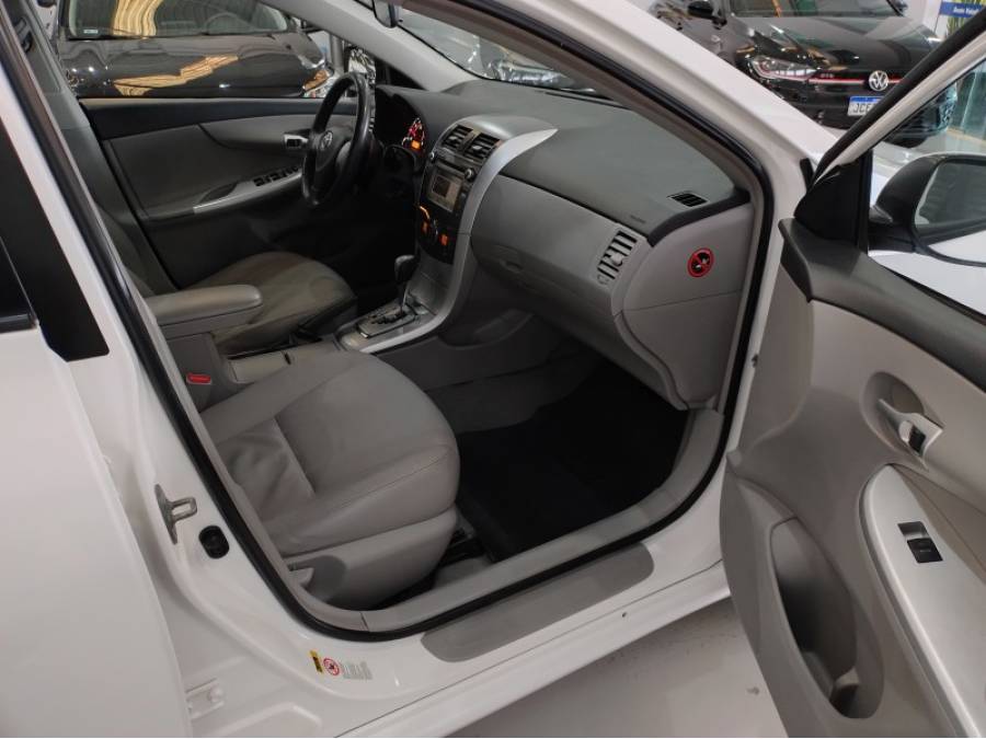 TOYOTA - COROLLA - 2013/2014 - Branca - R$ 74.900,00