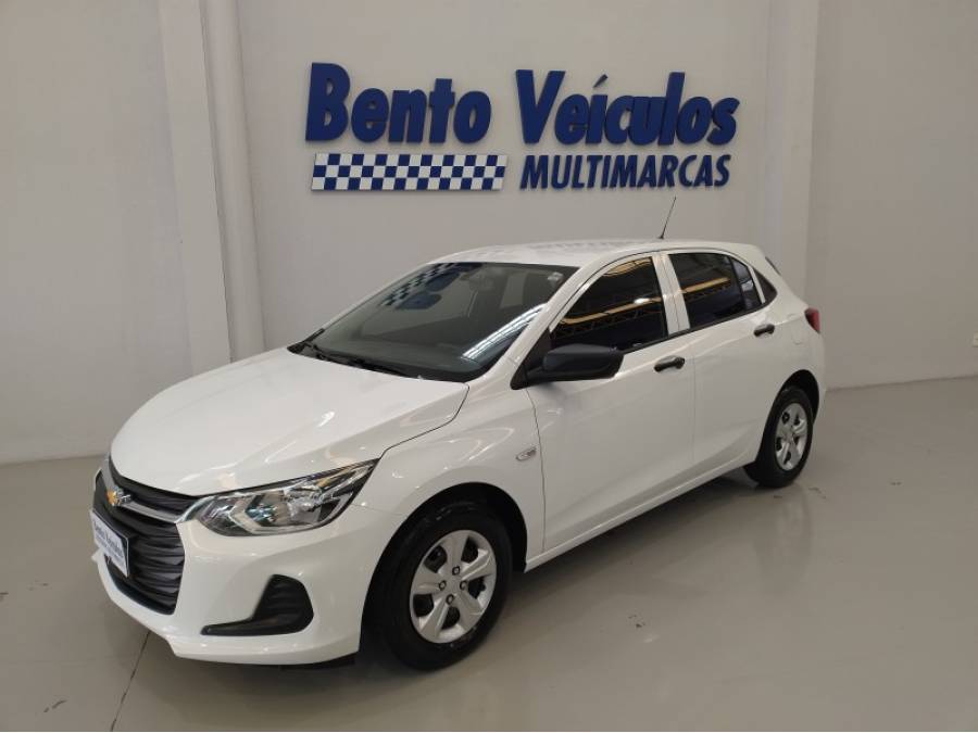 CHEVROLET - ONIX - 2022/2022 - Branca - R$ 69.900,00