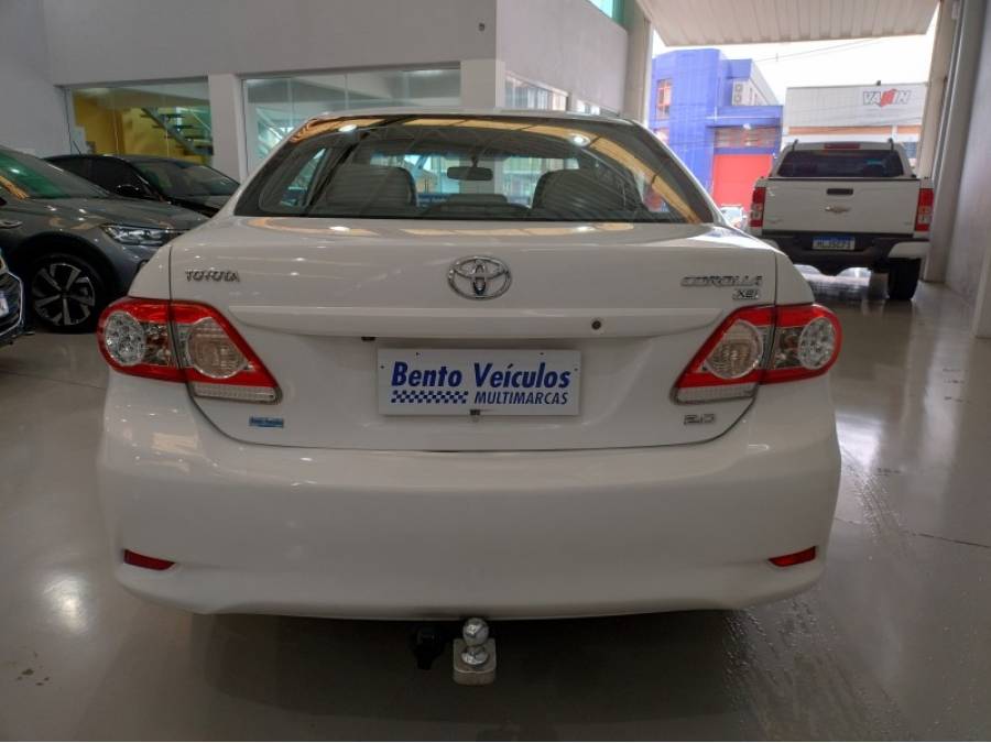 TOYOTA - COROLLA - 2013/2014 - Branca - R$ 74.900,00