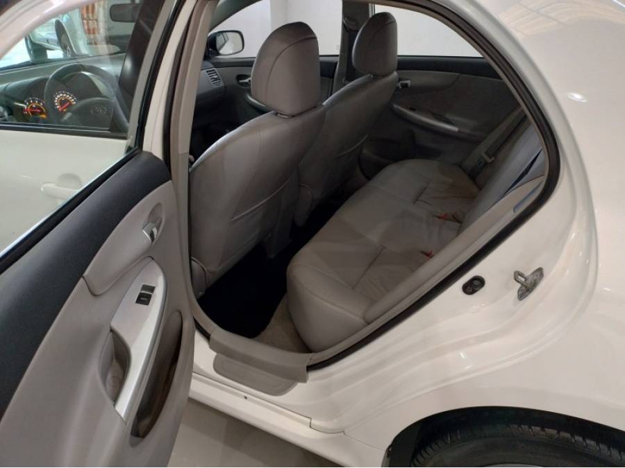 TOYOTA - COROLLA - 2013/2014 - Branca - R$ 74.900,00