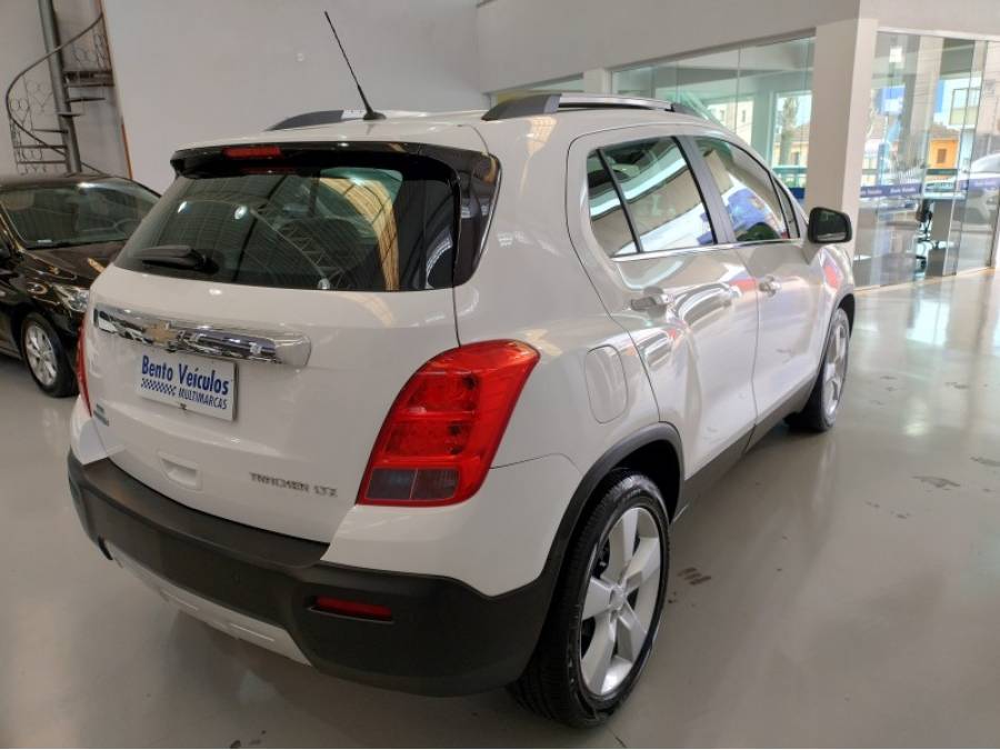 CHEVROLET - TRACKER - 2013/2014 - Branca - R$ 69.900,00