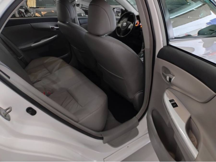 TOYOTA - COROLLA - 2013/2014 - Branca - R$ 74.900,00