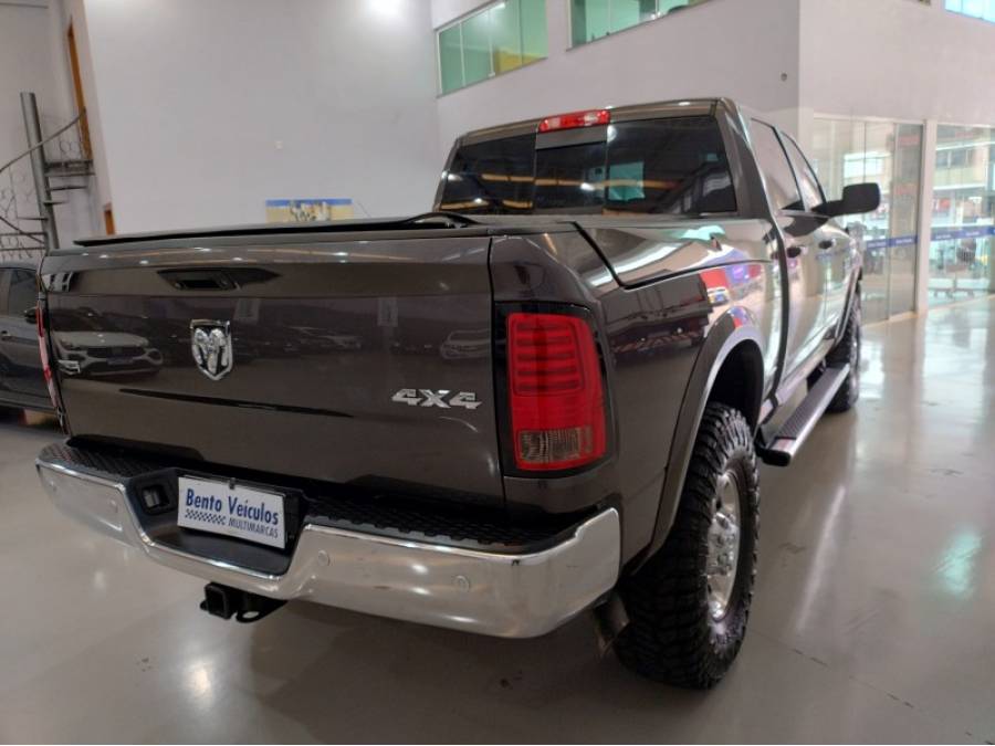 DODGE - RAM - 2015/2016 - Cinza - R$ 245.000,00