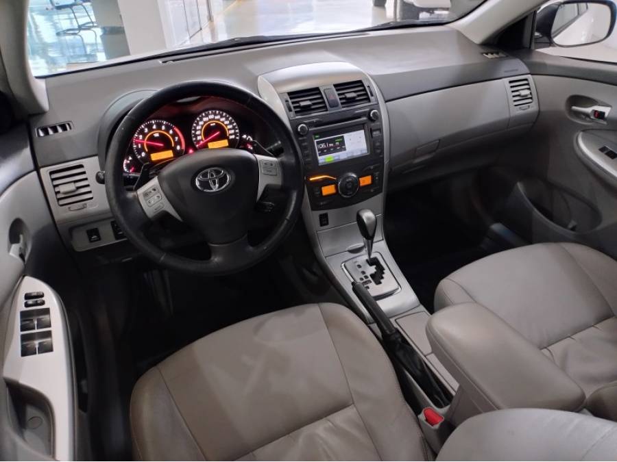 TOYOTA - COROLLA - 2013/2014 - Branca - R$ 74.900,00