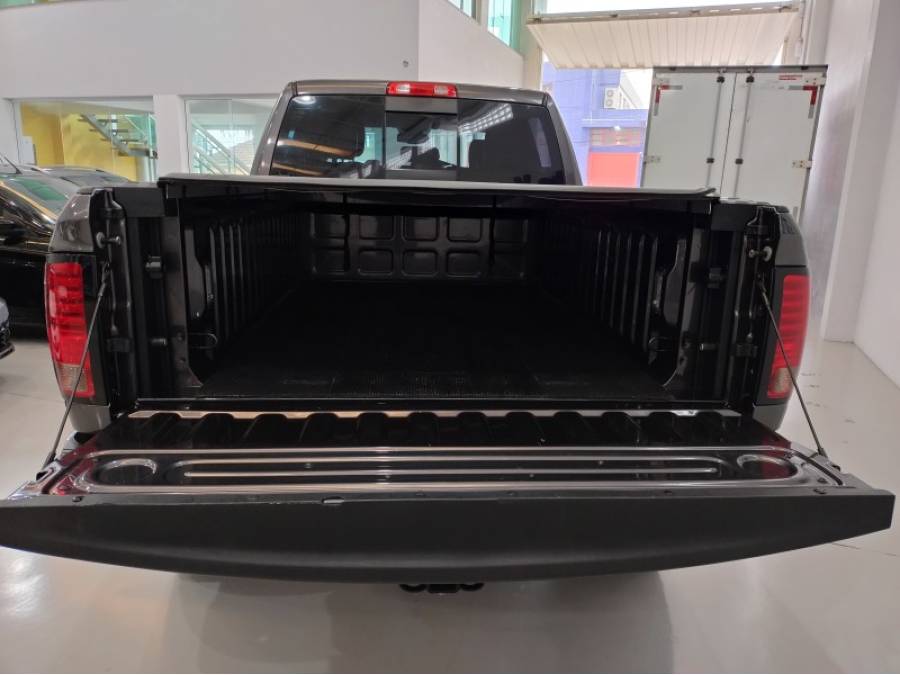 DODGE - RAM - 2015/2016 - Cinza - R$ 245.000,00